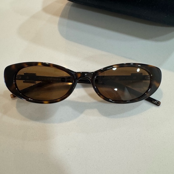 Gucci Tortoiseshell Cat-Eye Sunglasses GUCCI GG1680S
GG1680S-004 - Picture 2 of 8